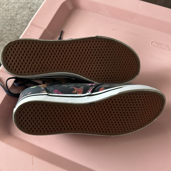 Vans - Picture 2 of 3